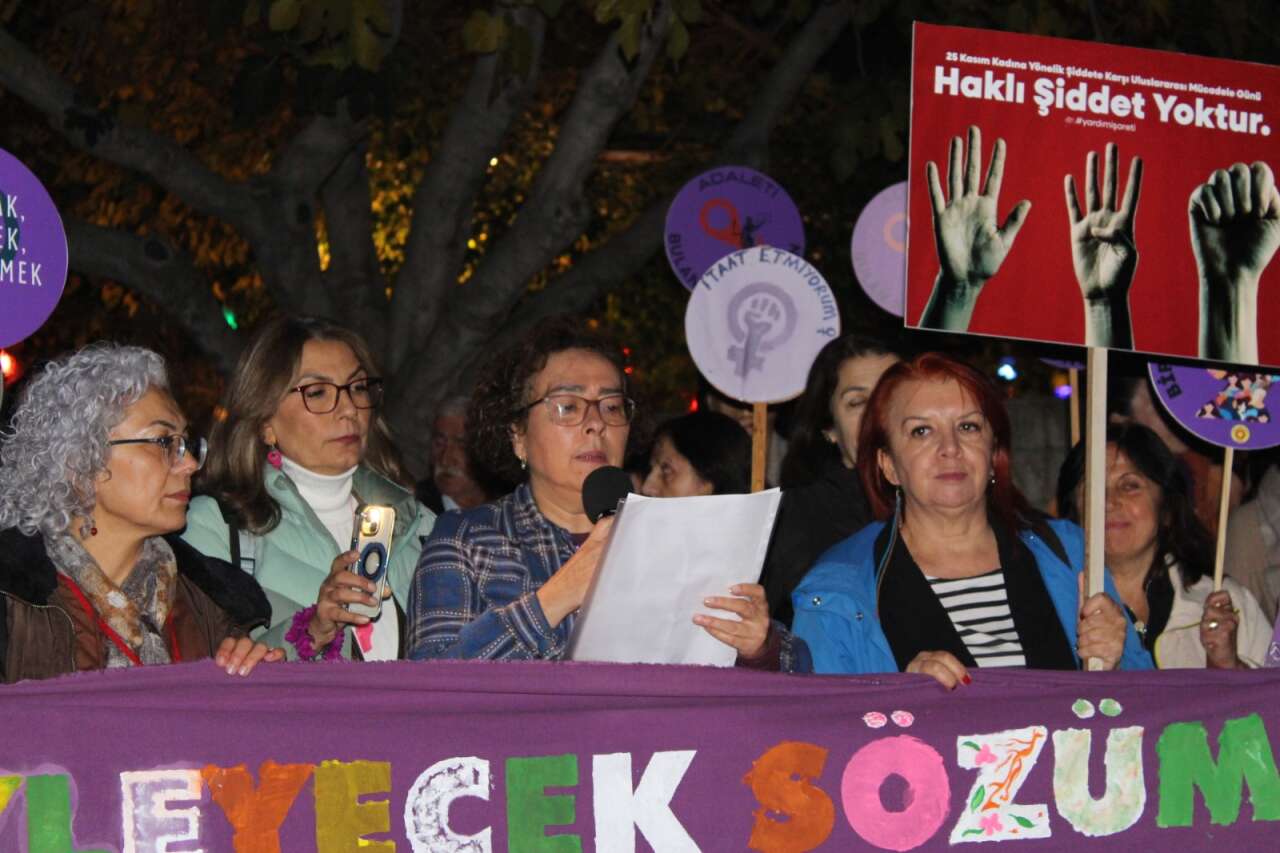 Menteşe Kadın Platformu, 25 Kasım’da Sokakları Doldurdu: “Dünya Yerinden Oynar, Kadınlar Özgür Olsa!” 13